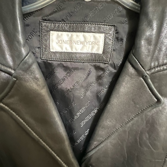 Jones NewYork Women’s Black Leather Jacket size Medium - Picture 4 of 7